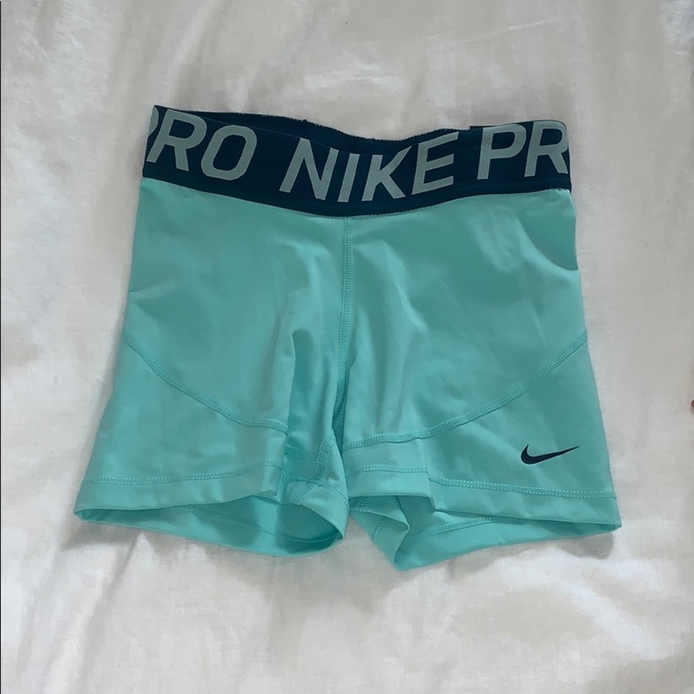 Athletic shorts/spandex